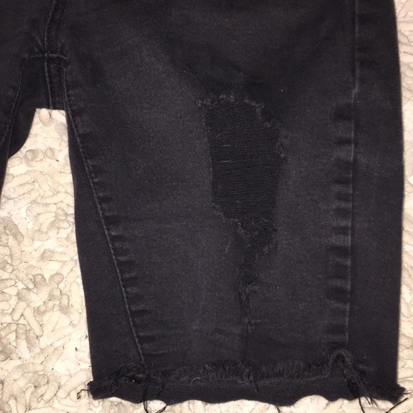 ✨3/20✨ Distressed black denim bermuda shorts - Picture 4 of 7